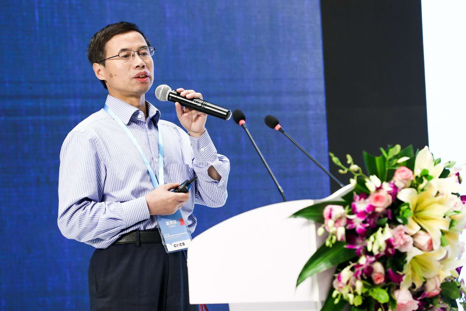 开云体验官网入口_开云(中国)创新论坛第九百六十九讲：超分子可见光催化及环境、能源和肿瘤治疗探索